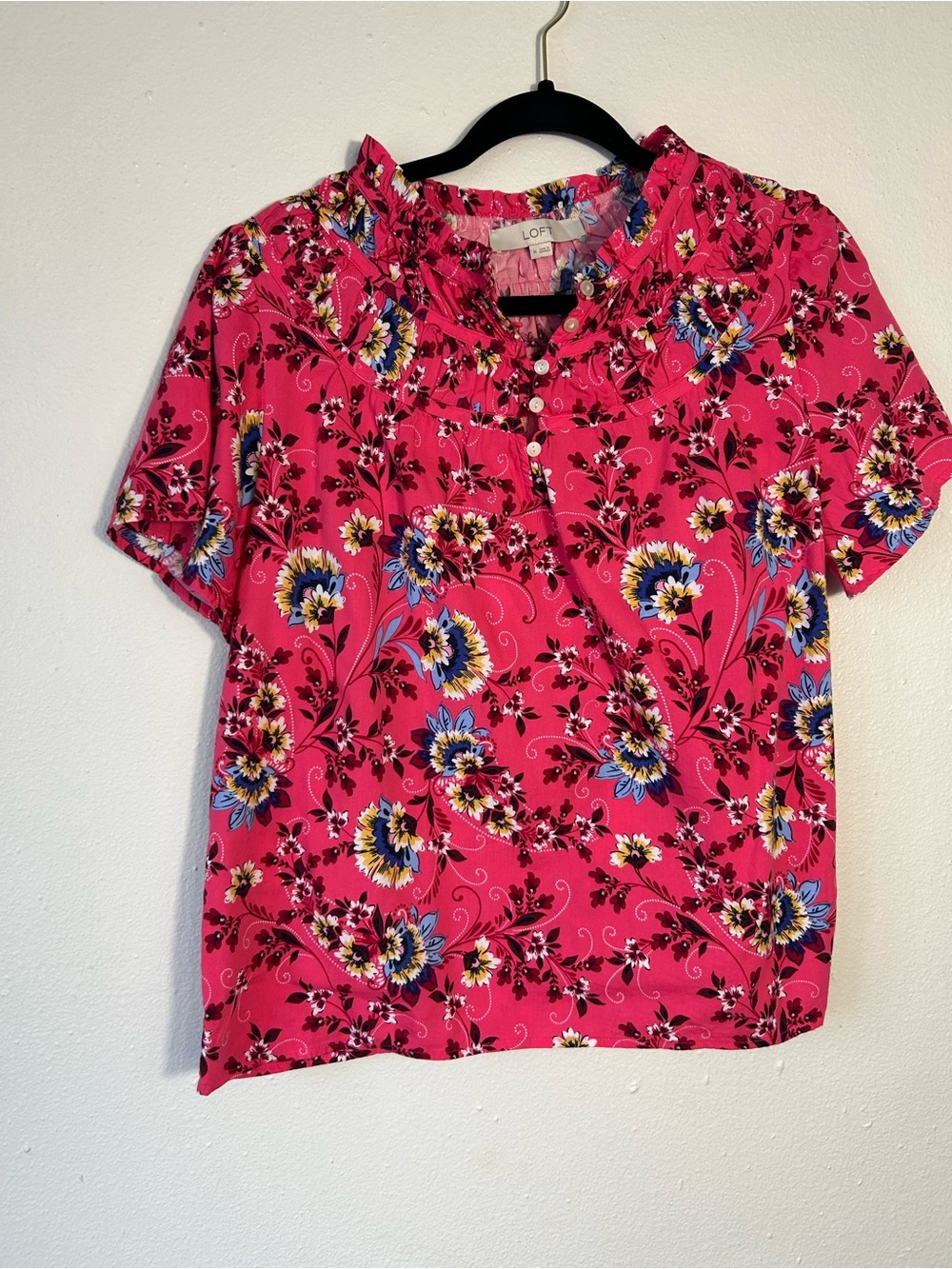 LOFT Pink Floral Ruffle Collar Henley Blouse Women's Size M Short Sleeve Cotton